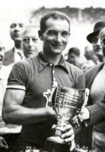 Roger Lapebie, https://en.wikipedia.org/wiki/Roger_Lap%C3%A9bie